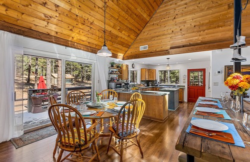 Flagstaff Cabin | Cozy 5 BR 4BA Cabin Pool Table Game Rm 2.5 Acs BBQ Dogs On Way to Grand Canyon