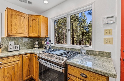 Flagstaff Cabin | Cozy 5 BR 4BA Cabin Pool Table Game Rm 2.5 Acs BBQ Dogs On Way to Grand Canyon