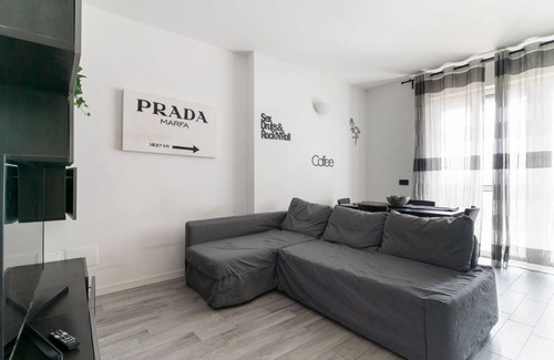 Gallaratese Apartment | Cozy 50m2 apartment with balcony, located on the seventh floor of a building with a lift, in a residential context surrounded by greenery.The area is very quiet and well connected thanks to local public transport: a 10-minute walk away is the M1 Rossa "B