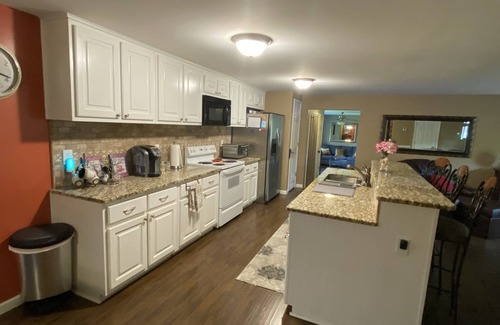 Ashland City House | Cozy 7 Bed Home 30min from City sleeps 10 ppl