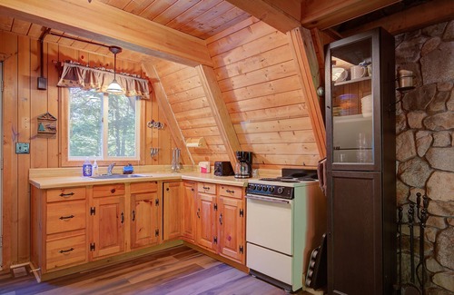 Alton Bay House | Cozy A-frame Cabin- Walk to Hills pond/Sunset lake- 20 mins to gunstock