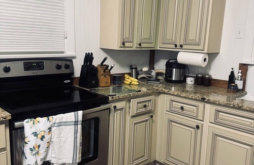 Cle Elum House | Cozy, AC, easy highway access. 1-Bedroom home near cafes and shops!