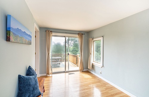 Ticonderoga House | Cozy Adirondack Loft Near Lake Champlain & George, Hiking and Historical Sites