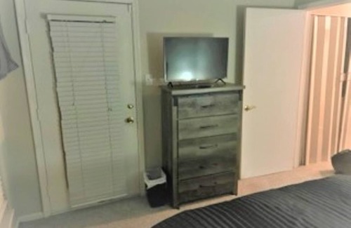 Henrico Apartment | Cozy Adorable 2 Bedroom Apartment in the Heart of it All!