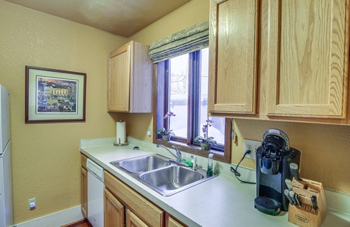 South Addition Apartment | Cozy Anchorage Studio: Walk to Downtown!