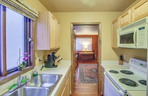 South Addition Apartment | Cozy Anchorage Studio: Walk to Downtown!