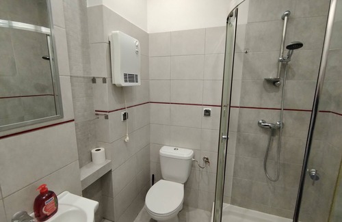 City Centre Apartment | Cozy and bright studio apartment in a great location, perfect for 2 people.