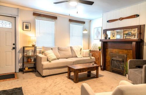 East Allegheny Apartment | Cozy and Charming 3BD 2BR in Pittsburgh