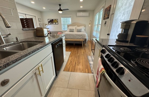 Winter Park Apartment | Cozy and Chic Winter Park Studio which is conveniently located just for you