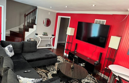 Towson House | Cozy and comfortable four bedroom home with all you need for a great stay