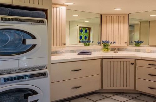 Summerland Apartment | Cozy and Elegant Beach Bungalow