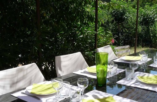 Meyrargues House | Cozy and family house, near Aix in the heart of the village.