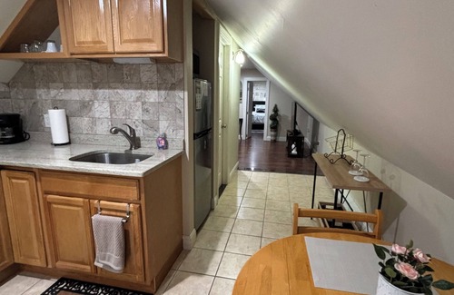Elizabeth House | Cozy and modern apartment. Only 5 mins from Newark airport and 30 mins to NYC