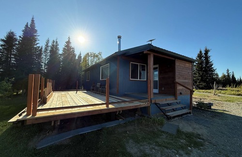 Happy Valley Cottage | Cozy and private. 6 min drive to Beach with volcanic views.