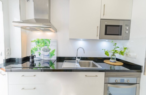 Perchel Sur Apartment | COZY AND QUIET FLAT IN THE HISTORICAL CITY CENTRE. WITH LIGHT ANDALUSIAN PATIO