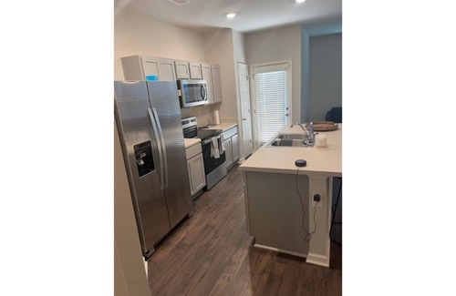 Riverdale House | Cozy and Quiet Townhouse