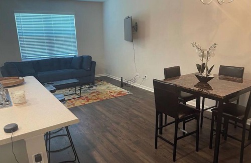 Riverdale House | Cozy and Quiet Townhouse