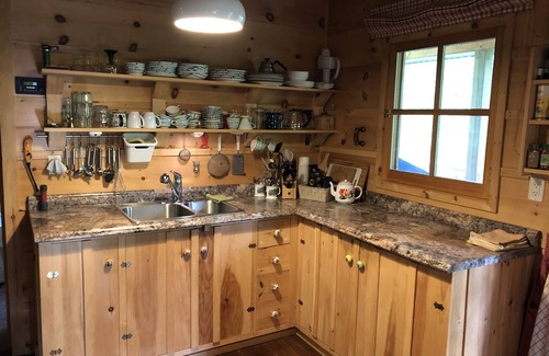 Spring Creek Cabin | Cozy and remote off-grid Cabin - find peace, relax, enjoy nature.
