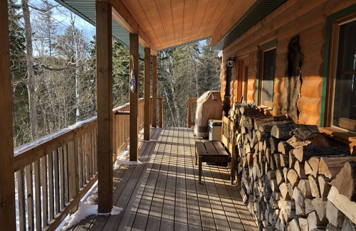 Spring Creek Cabin | Cozy and remote off-grid Cabin - find peace, relax, enjoy nature.