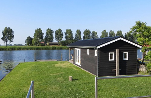Municipality of Kampen House | Cozy and rustic cottage plus houseboat on the water