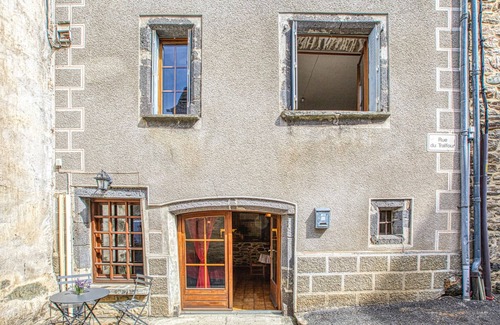 Saint-Chely-d'Aubrac Apartment | Cozy apartment in Saint-Chely-d'Aubrac