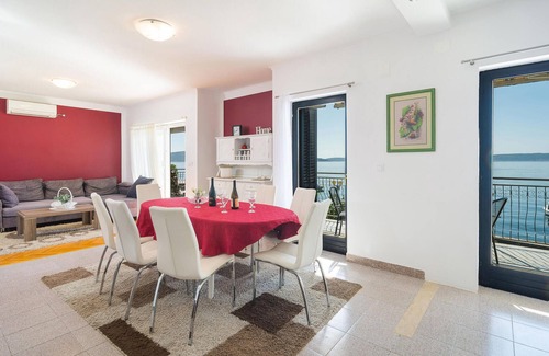 Kastel Kambelovac Apartment | Cozy apartment in Kastel Kambelovac