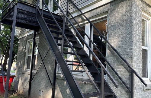 Russellville Apartment | Cozy apartment above a salon. 5 minutes to Mt Nebo