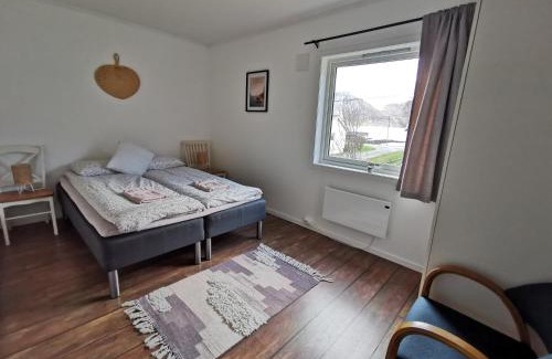 Mefjordvær Apartment | Cozy Apartment between sea and mountains