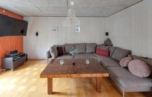 Asljunga Apartment | Cozy Apartment In Åsljunga With Sauna