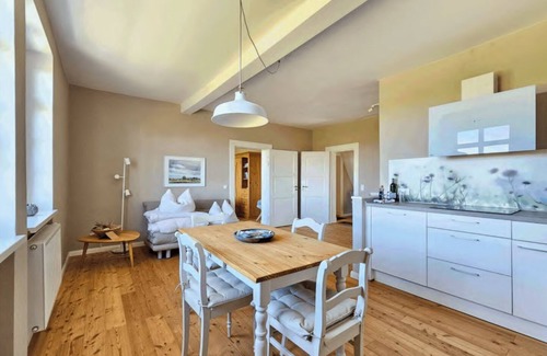 Cammin Apartment | Cozy Apartment in a fomer Train Station at Lake Cammin