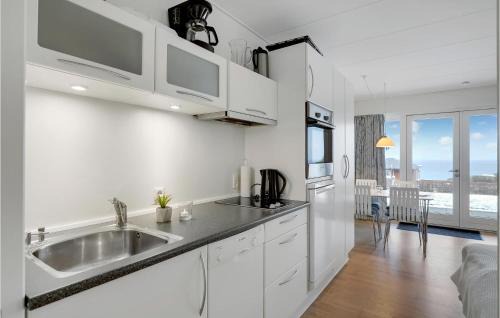 Sandkaas Apartment | Cozy Apartment In Allinge With Wifi