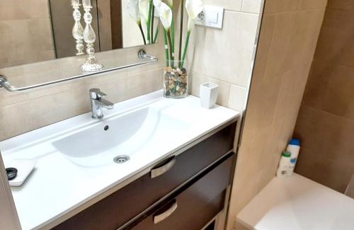 Old Town Apartment | Cozy Apartment in Cádiz with Terrace