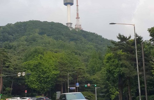 Jangchung-dong Apartment | Cozy apartment in enchanting Seoul with AC, WiFi, heating, Kitched, TV, etc