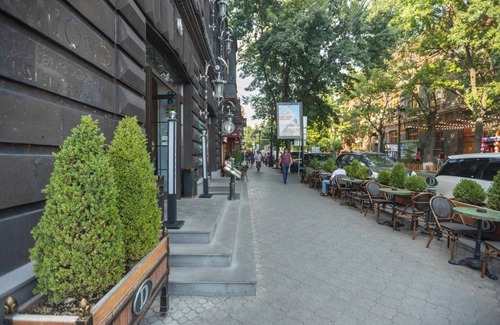 Kentron Apartment | Cozy apartment in enjoyable Yerevan with AC, WiFi