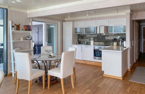 Ulstein Municipality Apartment | Cozy apartment in Gurskøy with sauna