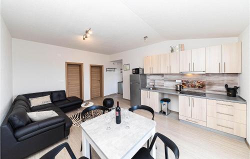Kastela Apartment | Cozy Apartment In Kastel Luksic