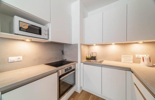 Michle Apartment | Cozy apartment in the center! Family-sized condo with balcony and own kitchen.