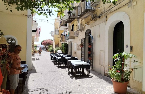 Ischia Porto Apartment | Cozy apartment in the heart of the historic center of Ischia Ponte 8 places