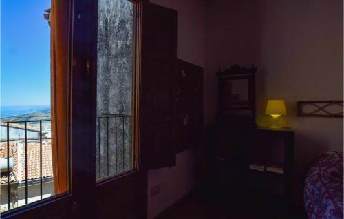 Tusa Apartment | Cozy Apartment In Tusa With Kitchen