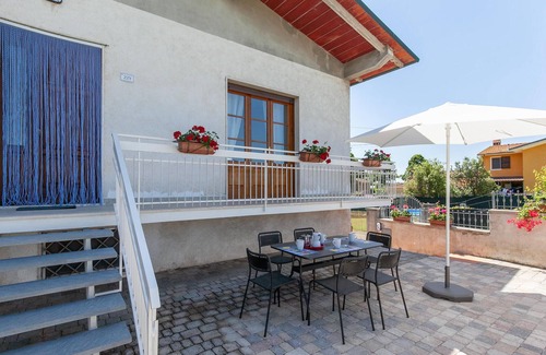 Massarosa Apartment | Cozy apartment in Piano di Mommio