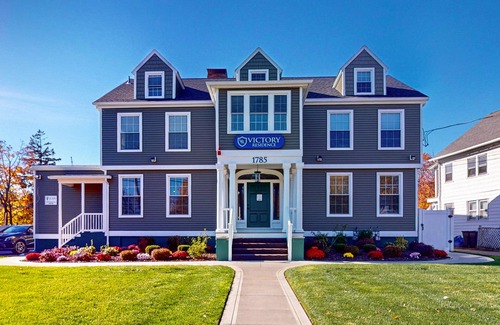 Holyoke Apartment | Cozy apartment near I91 & Holyoke Medical Center + wifi