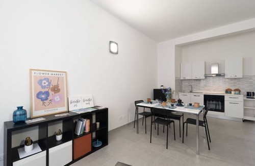 Old Town Apartment | Cozy apartment of 85 sqm located on the second floor of a building with elevator, perfect for 6 people.The accommodation is located in the city center of Mantua (ZTL limited traffic zone, UNESCO), in less than 5 minutes walk you can reach all the main at