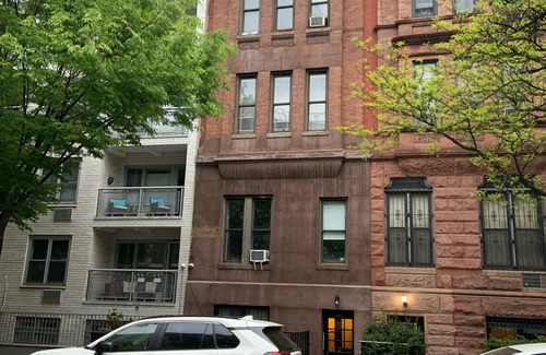 Upper West Side House | Cozy Apartment on West 85th St