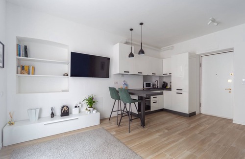 Porta Venezia Apartment | 'Cozy Apartment Porta Venezia' with Wi-Fi and Air Conditioning