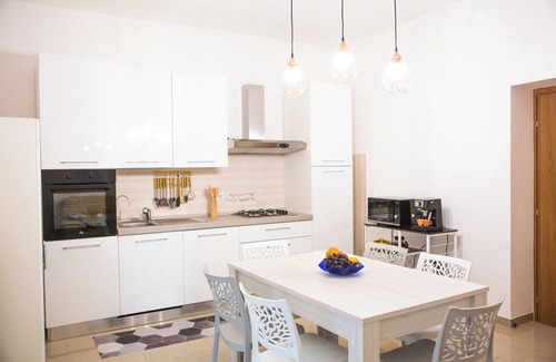 Conversano Apartment | Cozy Apartment with 3 Bedrooms, Air Conditioning in Every Room