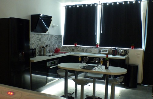 Auterive Apartment | Cozy apartment with private Jacuzzi for a romantic night