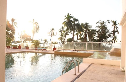 Las Playas Apartment | Cozy apparment infront of Acapulco Beach.