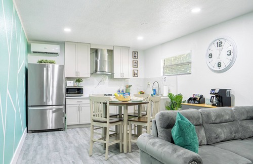 Tavares Apartment | Cozy APT~ 1-bedroom with additional pull out Sofa bed, Patio and Firepit & more!