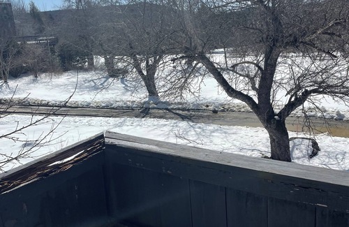 East Dover Apartment | Cozy apt in beautiful secluded spot 15 mins from Mt Snow