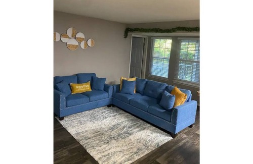 Town Center Apartment | Cozy Apt w/ Free Parking & Fast Wi-Fi